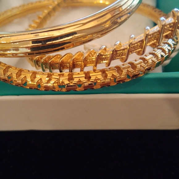 Three HSN new gold bangles - Picture 4 of 6